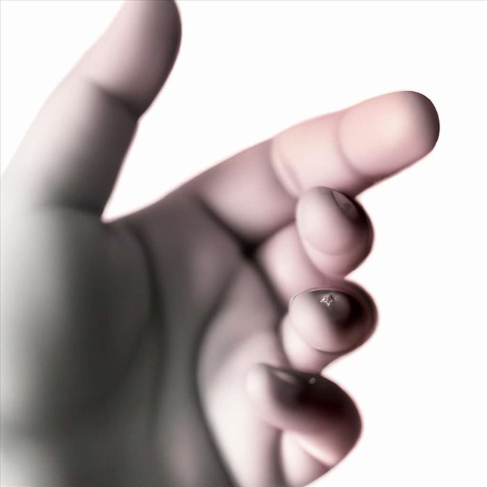 Douleur au pouce : reconnaître une rhizarthrose débutante